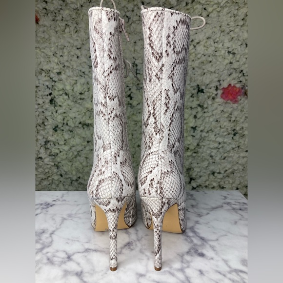 🆕 Cream Faux Snake Skin Boots - Picture 5 of 7